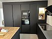 Cuisine  noir Mat avec plan de travail compact noir mat verni à Walcourt - Cuisines équipées design complètes Créa-M
